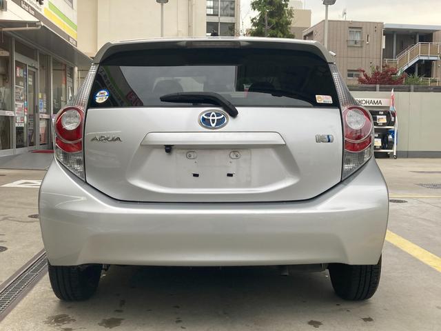 アクア Ｇ　デュアルエアバック　Ｉ－ＳＴＯＰ　衝突安全ボディ　パワーウィンドウ　ＥＳＣ　ＡＴエアコン　ＡＢＳ　パワーステアリング　運転席エアバッグ　キーレススタートシステム（6枚目）