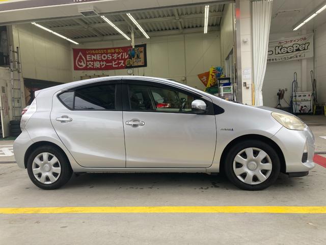 アクア Ｇ　デュアルエアバック　Ｉ－ＳＴＯＰ　衝突安全ボディ　パワーウィンドウ　ＥＳＣ　ＡＴエアコン　ＡＢＳ　パワーステアリング　運転席エアバッグ　キーレススタートシステム（8枚目）