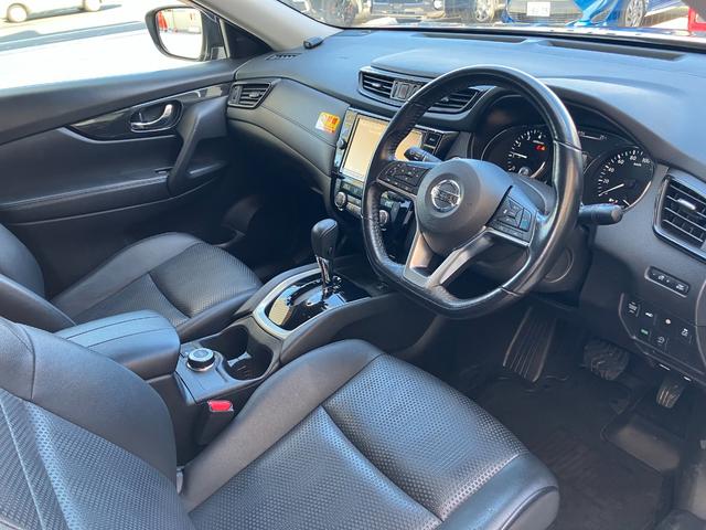 エクストレイル ２０Ｘｉ　セキュリティ　パワーゲート　リアカメラ　横滑防止装置　前後ソナー　ＬＥＤ　インテリジェントキー　ＬＤＷ　サイドカメラ　オートハイビーム　オートライト　Ａストップ　ＡＡＣ　キーフリー　エアバッグ　ＡＢＳ（10枚目）