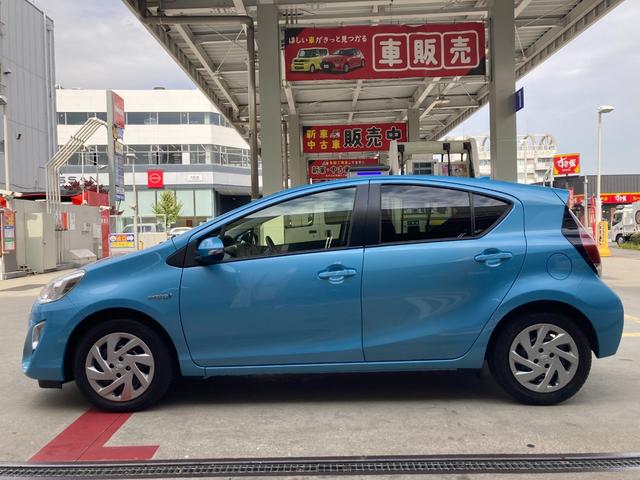 アクア Ｇブラックソフトレザーセレクション　Ｗエアバッグ　ＥＣＯモード　クルーズコントロール　ＡＵＴＯエアコン　ＥＳＣ　キーレス　衝突安全ボディ　ＰＳ　ＡＢＳ　ＰＷ　エアバック　ＵＳＢポート（3枚目）