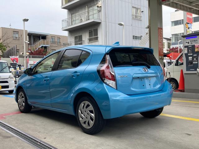 アクア Ｇブラックソフトレザーセレクション　Ｗエアバッグ　ＥＣＯモード　クルーズコントロール　ＡＵＴＯエアコン　ＥＳＣ　キーレス　衝突安全ボディ　ＰＳ　ＡＢＳ　ＰＷ　エアバック　ＵＳＢポート（4枚目）