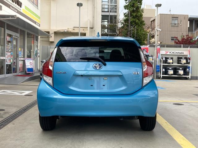 アクア Ｇブラックソフトレザーセレクション　Ｗエアバッグ　ＥＣＯモード　クルーズコントロール　ＡＵＴＯエアコン　ＥＳＣ　キーレス　衝突安全ボディ　ＰＳ　ＡＢＳ　ＰＷ　エアバック　ＵＳＢポート（5枚目）