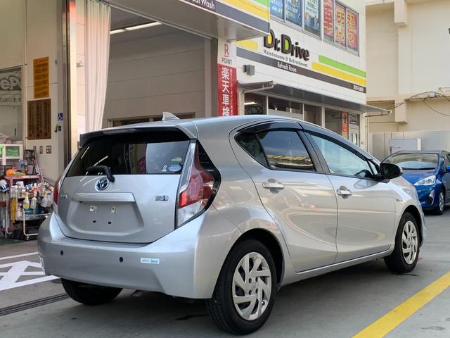 アクア S キーレスエントリ 安全ボディ オートエアコン デュアルエアバック ESC Bカメラ パワーウィンドウ SRS パワーステアリング ABS アイストップ(6枚目)