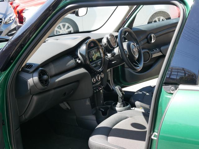 クーパー 正規ディーラー車 ワンオーナー禁煙 5ドア 丸LEDデイライト ユニオンジャックテールランプ 純正ナビ 地デジTV バックカメラ 前後ソナー スマートキー 整備記録簿・取扱説明書・スペアキー(22枚目)
