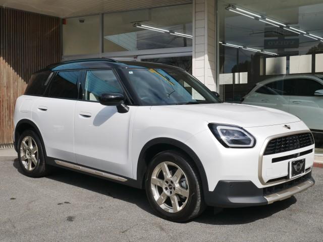 ＭＩＮＩ カントリーマンＤ　フェイバリット・トリム　正規ディーラー車　ワンオーナー禁煙　アイボリーホワイトレザーＪｏｈｎＣｏｏｐｅｒＷｏｒｋｓスポーツシート　パワーシート　１８ＡＷ　Ｍパッケージ　Ｈａｒｍａｎ／Ｋａｒｄｏｎスピーカー　インテリアカメラ（3枚目）