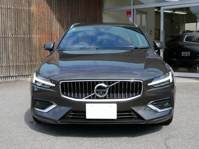 V60 B5 インスクリプション 1オーナー禁煙 正規ディーラー車 クライメートパッケージ ベージュ革パワーシート シートクーラー シートヒーター マッサージ ブラウンウッドパネル 純正ナビ TV 360度カメラ 前後ソナー 自動駐車(2枚目)