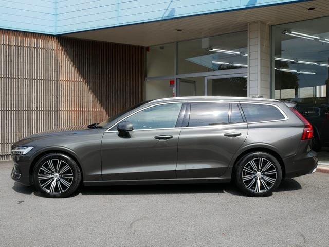 V60 B5 インスクリプション 1オーナー禁煙 正規ディーラー車 クライメートパッケージ ベージュ革パワーシート シートクーラー シートヒーター マッサージ ブラウンウッドパネル 純正ナビ TV 360度カメラ 前後ソナー 自動駐車(8枚目)