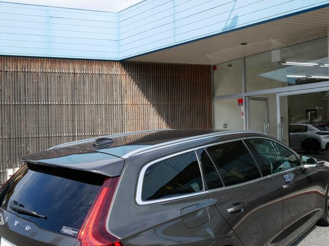 V60 B5 インスクリプション 1オーナー禁煙 正規ディーラー車 クライメートパッケージ ベージュ革パワーシート シートクーラー シートヒーター マッサージ ブラウンウッドパネル 純正ナビ TV 360度カメラ 前後ソナー 自動駐車(12枚目)