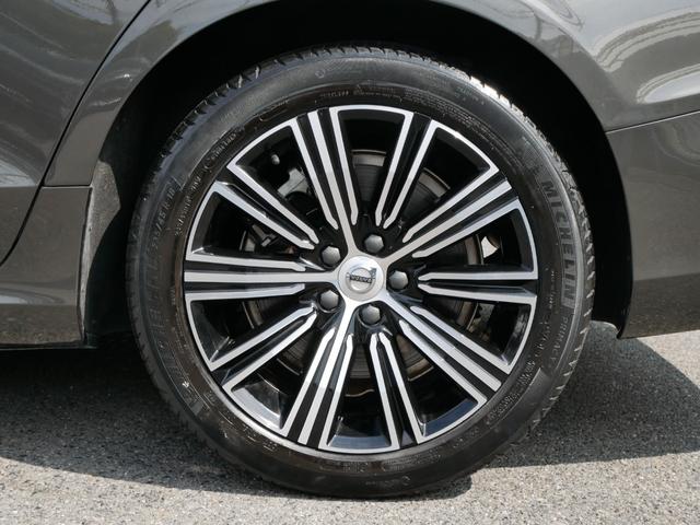 V60 B5 インスクリプション 1オーナー禁煙 正規ディーラー車 クライメートパッケージ ベージュ革パワーシート シートクーラー シートヒーター マッサージ ブラウンウッドパネル 純正ナビ TV 360度カメラ 前後ソナー 自動駐車(19枚目)