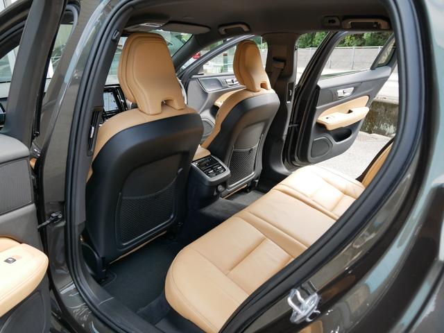 V60 B5 インスクリプション 1オーナー禁煙 正規ディーラー車 クライメートパッケージ ベージュ革パワーシート シートクーラー シートヒーター マッサージ ブラウンウッドパネル 純正ナビ TV 360度カメラ 前後ソナー 自動駐車(25枚目)