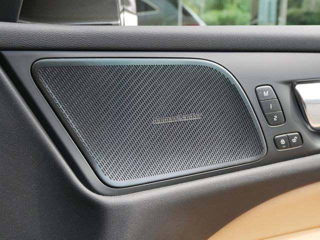 V60 B5 インスクリプション 1オーナー禁煙 正規ディーラー車 クライメートパッケージ ベージュ革パワーシート シートクーラー シートヒーター マッサージ ブラウンウッドパネル 純正ナビ TV 360度カメラ 前後ソナー 自動駐車(30枚目)