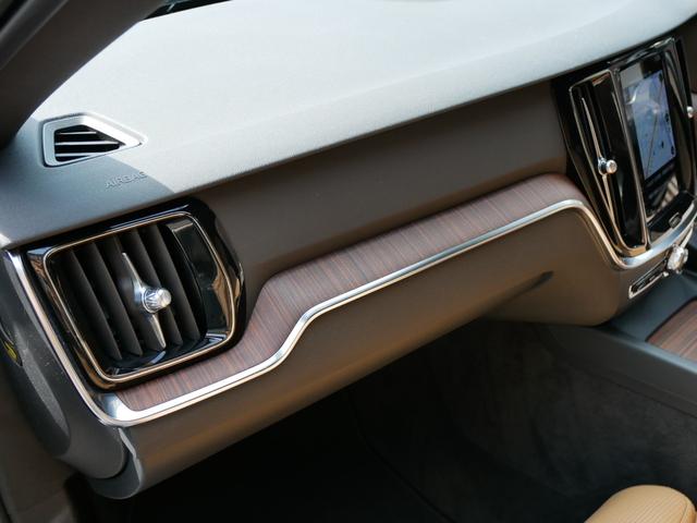 V60 B5 インスクリプション 1オーナー禁煙 正規ディーラー車 クライメートパッケージ ベージュ革パワーシート シートクーラー シートヒーター マッサージ ブラウンウッドパネル 純正ナビ TV 360度カメラ 前後ソナー 自動駐車(34枚目)
