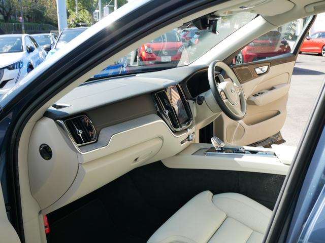 XC60 リチャージアルティメトT6AWDプラグインハイブリド 2023yモデル 1オーナー禁煙 ディーラー車 グーグルナビ 音声操作 全方位カメラ 革パワーシート シートヒーター シートクーラー シートマッサージ オレフィスクリスタルシフトノブ パノラマルーフ(25枚目)