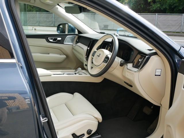 ＸＣ６０ リチャージ　ＰＨＶ　Ｔ８　ＡＷＤ　インスクリプション　Ｂ＆Ｗオーディオ　ボルボ製ナビＴＶ　３６０度カメラ　ブロンド革パワーシート　シートヒーター　シートクーラー　シートマッサージ　パノラマサンルーフ　電動トランク　追従式クルコン　レンキープ　自動駐車機能（12枚目）