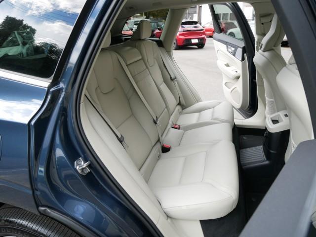 ＸＣ６０ リチャージ　ＰＨＶ　Ｔ８　ＡＷＤ　インスクリプション　Ｂ＆Ｗオーディオ　ボルボ製ナビＴＶ　３６０度カメラ　ブロンド革パワーシート　シートヒーター　シートクーラー　シートマッサージ　パノラマサンルーフ　電動トランク　追従式クルコン　レンキープ　自動駐車機能（17枚目）
