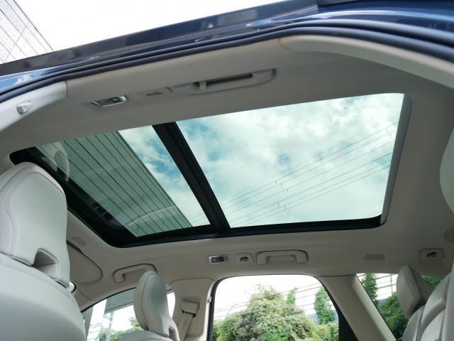 ＸＣ６０ リチャージ　ＰＨＶ　Ｔ８　ＡＷＤ　インスクリプション　Ｂ＆Ｗオーディオ　ボルボ製ナビＴＶ　３６０度カメラ　ブロンド革パワーシート　シートヒーター　シートクーラー　シートマッサージ　パノラマサンルーフ　電動トランク　追従式クルコン　レンキープ　自動駐車機能（18枚目）