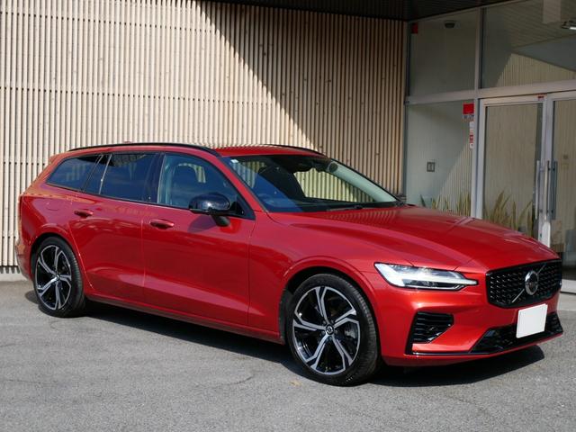 V60 リチャジアルティメットT6AWDプラグインハイブリド 2023yモデル 1オーナー禁煙 ハーマンカードン グーグルナビ 音声操作 全方位カメラ 黒革パワーシート シートヒーター シートクーラー シートマッサージ パノラマルーフ 電動トランク 前後ドラレコ(3枚目)