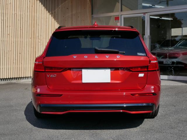 V60 リチャジアルティメットT6AWDプラグインハイブリド 2023yモデル 1オーナー禁煙 ハーマンカードン グーグルナビ 音声操作 全方位カメラ 黒革パワーシート シートヒーター シートクーラー シートマッサージ パノラマルーフ 電動トランク 前後ドラレコ(6枚目)