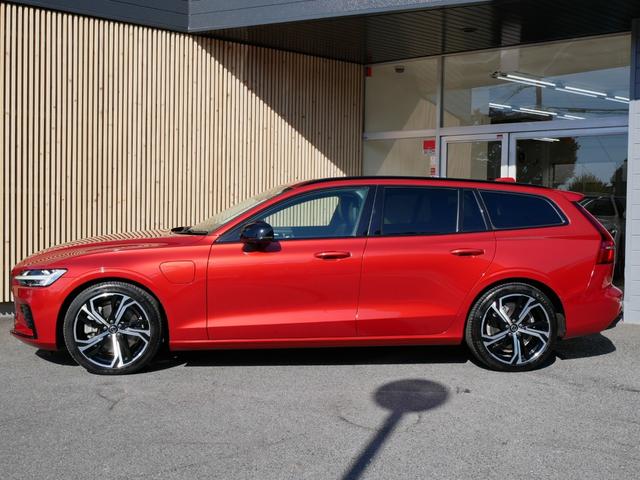 V60 リチャジアルティメットT6AWDプラグインハイブリド 2023yモデル 1オーナー禁煙 ハーマンカードン グーグルナビ 音声操作 全方位カメラ 黒革パワーシート シートヒーター シートクーラー シートマッサージ パノラマルーフ 電動トランク 前後ドラレコ(8枚目)