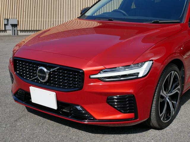 V60 リチャジアルティメットT6AWDプラグインハイブリド 2023yモデル 1オーナー禁煙 ハーマンカードン グーグルナビ 音声操作 全方位カメラ 黒革パワーシート シートヒーター シートクーラー シートマッサージ パノラマルーフ 電動トランク 前後ドラレコ(9枚目)