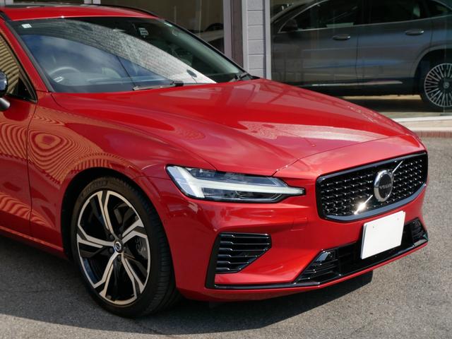 V60 リチャジアルティメットT6AWDプラグインハイブリド 2023yモデル 1オーナー禁煙 ハーマンカードン グーグルナビ 音声操作 全方位カメラ 黒革パワーシート シートヒーター シートクーラー シートマッサージ パノラマルーフ 電動トランク 前後ドラレコ(10枚目)