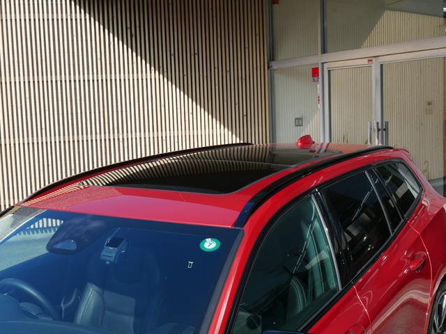 V60 リチャジアルティメットT6AWDプラグインハイブリド 2023yモデル 1オーナー禁煙 ハーマンカードン グーグルナビ 音声操作 全方位カメラ 黒革パワーシート シートヒーター シートクーラー シートマッサージ パノラマルーフ 電動トランク 前後ドラレコ(12枚目)