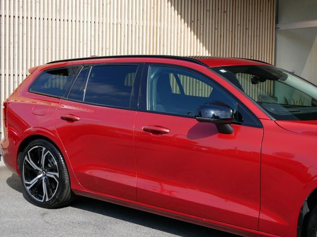 V60 リチャジアルティメットT6AWDプラグインハイブリド 2023yモデル 1オーナー禁煙 ハーマンカードン グーグルナビ 音声操作 全方位カメラ 黒革パワーシート シートヒーター シートクーラー シートマッサージ パノラマルーフ 電動トランク 前後ドラレコ(15枚目)