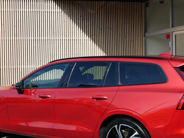 V60 リチャジアルティメットT6AWDプラグインハイブリド 2023yモデル 1オーナー禁煙 ハーマンカードン グーグルナビ 音声操作 全方位カメラ 黒革パワーシート シートヒーター シートクーラー シートマッサージ パノラマルーフ 電動トランク 前後ドラレコ(17枚目)