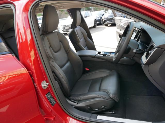 V60 リチャジアルティメットT6AWDプラグインハイブリド 2023yモデル 1オーナー禁煙 ハーマンカードン グーグルナビ 音声操作 全方位カメラ 黒革パワーシート シートヒーター シートクーラー シートマッサージ パノラマルーフ 電動トランク 前後ドラレコ(26枚目)