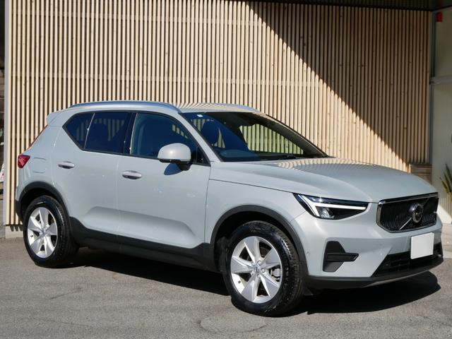XC40 プラス B3 クライメートセレクション 特別仕様限定車 ワンオーナー禁煙 正規ディーラー車 グーグルナビ 音声操作 360度カメラ パワーシート 全席シートヒーター ハンドルヒーター 電動トランク LEDヘッドライト プライバシーガラス(3枚目)