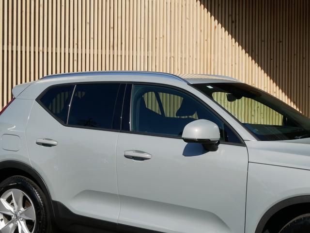 XC40 プラス B3 クライメートセレクション 特別仕様限定車 ワンオーナー禁煙 正規ディーラー車 グーグルナビ 音声操作 360度カメラ パワーシート 全席シートヒーター ハンドルヒーター 電動トランク LEDヘッドライト プライバシーガラス(13枚目)