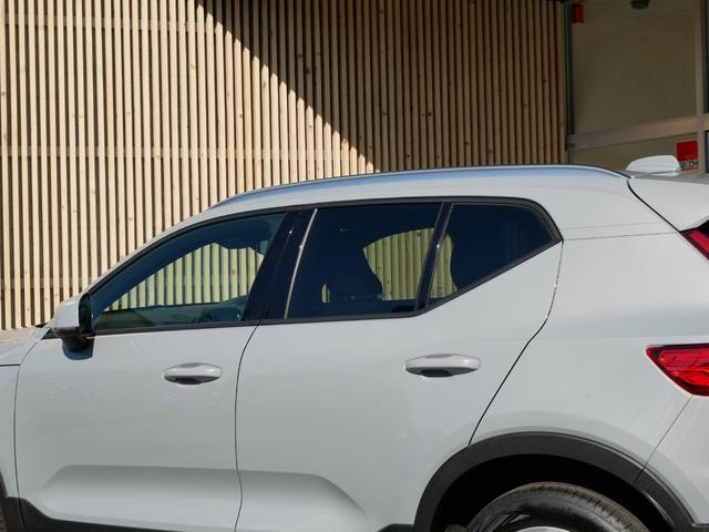 XC40 プラス B3 クライメートセレクション 特別仕様限定車 ワンオーナー禁煙 正規ディーラー車 グーグルナビ 音声操作 360度カメラ パワーシート 全席シートヒーター ハンドルヒーター 電動トランク LEDヘッドライト プライバシーガラス(15枚目)