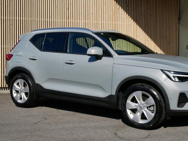 XC40 プラス B3 クライメートセレクション 特別仕様限定車 ワンオーナー禁煙 正規ディーラー車 グーグルナビ 音声操作 360度カメラ パワーシート 全席シートヒーター ハンドルヒーター 電動トランク LEDヘッドライト プライバシーガラス(17枚目)