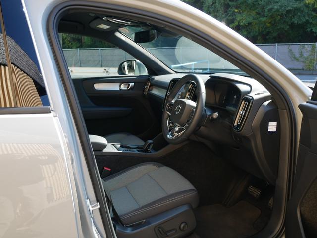 XC40 プラス B3 クライメートセレクション 特別仕様限定車 ワンオーナー禁煙 正規ディーラー車 グーグルナビ 音声操作 360度カメラ パワーシート 全席シートヒーター ハンドルヒーター 電動トランク LEDヘッドライト プライバシーガラス(22枚目)