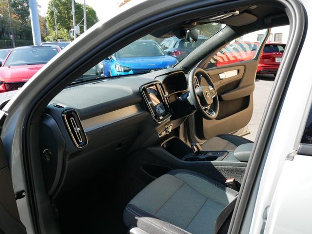 XC40 プラス B3 クライメートセレクション 特別仕様限定車 ワンオーナー禁煙 正規ディーラー車 グーグルナビ 音声操作 360度カメラ パワーシート 全席シートヒーター ハンドルヒーター 電動トランク LEDヘッドライト プライバシーガラス(23枚目)