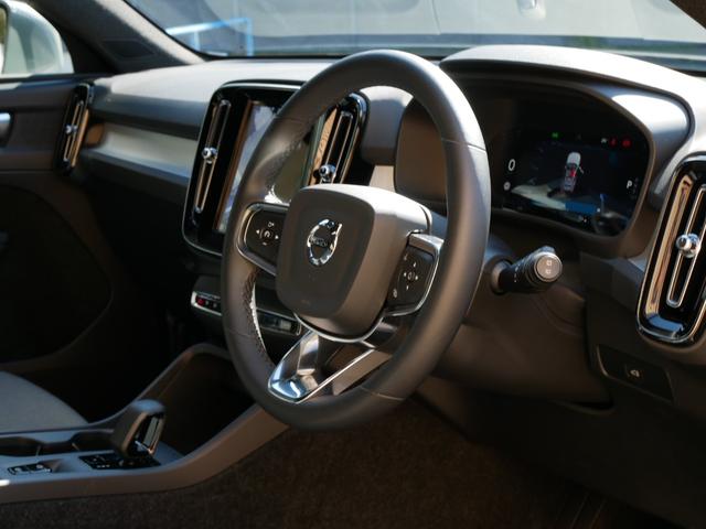 XC40 プラス B3 クライメートセレクション 特別仕様限定車 ワンオーナー禁煙 正規ディーラー車 グーグルナビ 音声操作 360度カメラ パワーシート 全席シートヒーター ハンドルヒーター 電動トランク LEDヘッドライト プライバシーガラス(33枚目)