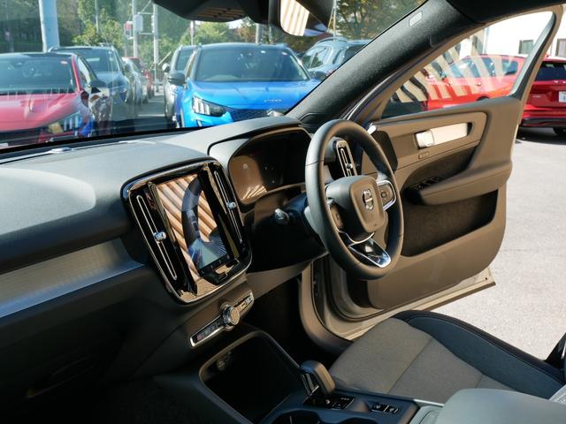 XC40 プラス B3 クライメートセレクション 特別仕様限定車 ワンオーナー禁煙 正規ディーラー車 グーグルナビ 音声操作 360度カメラ パワーシート 全席シートヒーター ハンドルヒーター 電動トランク LEDヘッドライト プライバシーガラス(36枚目)