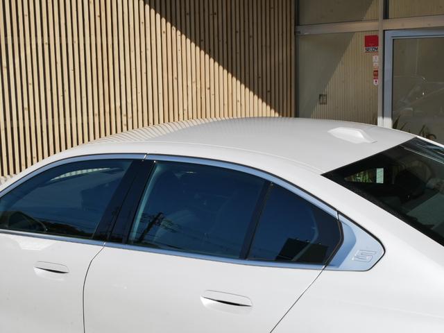 ｉ５ ｅＤｒｉｖｅ　４０　エクセレンス　ＢＭＷディーラー登録　展示　試乗車　禁煙　地デジＴＶ　ＨＤＤナビ　ＡＲビュー　ＡＩ音声通話　パーキングアシストプロフェッショナル　ドライビングアシストプロフェッショナル　内蔵ドライブレコーダー（14枚目）