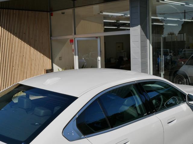 ｉ５ ｅＤｒｉｖｅ　４０　エクセレンス　ＢＭＷディーラー登録　展示　試乗車　禁煙　地デジＴＶ　ＨＤＤナビ　ＡＲビュー　ＡＩ音声通話　パーキングアシストプロフェッショナル　ドライビングアシストプロフェッショナル　内蔵ドライブレコーダー（15枚目）