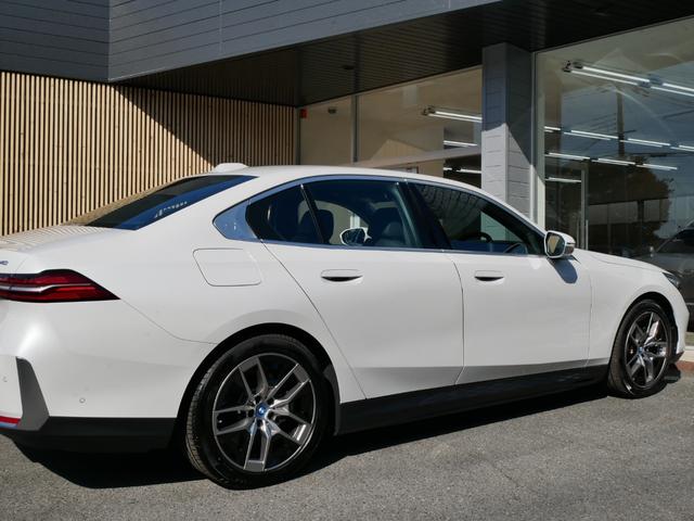 ｉ５ ｅＤｒｉｖｅ　４０　エクセレンス　ＢＭＷディーラー登録　展示　試乗車　禁煙　地デジＴＶ　ＨＤＤナビ　ＡＲビュー　ＡＩ音声通話　パーキングアシストプロフェッショナル　ドライビングアシストプロフェッショナル　内蔵ドライブレコーダー（25枚目）