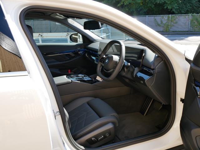 ｉ５ ｅＤｒｉｖｅ　４０　エクセレンス　ＢＭＷディーラー登録　展示　試乗車　禁煙　地デジＴＶ　ＨＤＤナビ　ＡＲビュー　ＡＩ音声通話　パーキングアシストプロフェッショナル　ドライビングアシストプロフェッショナル　内蔵ドライブレコーダー（29枚目）