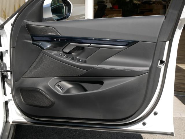 ｉ５ ｅＤｒｉｖｅ　４０　エクセレンス　ＢＭＷディーラー登録　展示　試乗車　禁煙　地デジＴＶ　ＨＤＤナビ　ＡＲビュー　ＡＩ音声通話　パーキングアシストプロフェッショナル　ドライビングアシストプロフェッショナル　内蔵ドライブレコーダー（37枚目）