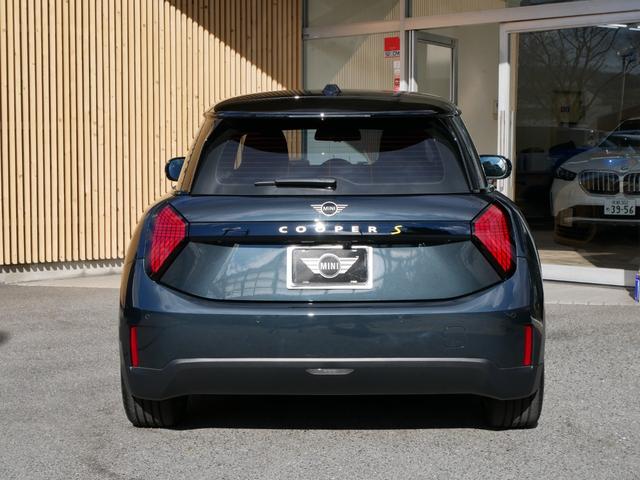 ＭＩＮＩ クーパーＳＥ　フェイバリット・トリム　１オーナー禁煙　正規ディーラー車　ＦａｖｏｕｒｅｄＴＲＩＭ　革ＪｏｈｎＣｏｏｐｅｒＷｏｒｋｓスポーツシート　パワーシート　シートヒーター　ハンドルヒーター　ＭＩＮＩエンブレムドアミラーカーテシーライト（6枚目）