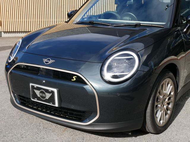ＭＩＮＩ クーパーＳＥ　フェイバリット・トリム　１オーナー禁煙　正規ディーラー車　ＦａｖｏｕｒｅｄＴＲＩＭ　革ＪｏｈｎＣｏｏｐｅｒＷｏｒｋｓスポーツシート　パワーシート　シートヒーター　ハンドルヒーター　ＭＩＮＩエンブレムドアミラーカーテシーライト（9枚目）