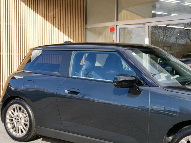 ＭＩＮＩ クーパーＳＥ　フェイバリット・トリム　１オーナー禁煙　正規ディーラー車　ＦａｖｏｕｒｅｄＴＲＩＭ　革ＪｏｈｎＣｏｏｐｅｒＷｏｒｋｓスポーツシート　パワーシート　シートヒーター　ハンドルヒーター　ＭＩＮＩエンブレムドアミラーカーテシーライト（15枚目）