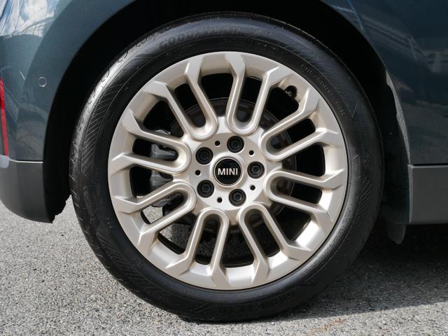 ＭＩＮＩ クーパーＳＥ　フェイバリット・トリム　１オーナー禁煙　正規ディーラー車　ＦａｖｏｕｒｅｄＴＲＩＭ　革ＪｏｈｎＣｏｏｐｅｒＷｏｒｋｓスポーツシート　パワーシート　シートヒーター　ハンドルヒーター　ＭＩＮＩエンブレムドアミラーカーテシーライト（23枚目）