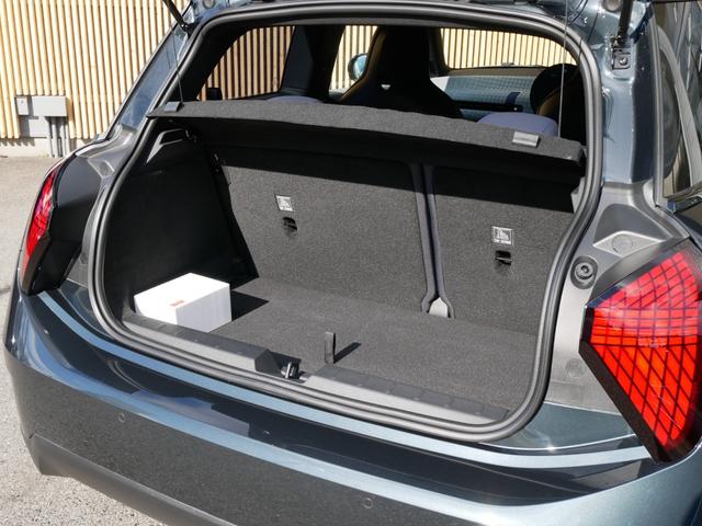 ＭＩＮＩ クーパーＳＥ　フェイバリット・トリム　１オーナー禁煙　正規ディーラー車　ＦａｖｏｕｒｅｄＴＲＩＭ　革ＪｏｈｎＣｏｏｐｅｒＷｏｒｋｓスポーツシート　パワーシート　シートヒーター　ハンドルヒーター　ＭＩＮＩエンブレムドアミラーカーテシーライト（48枚目）