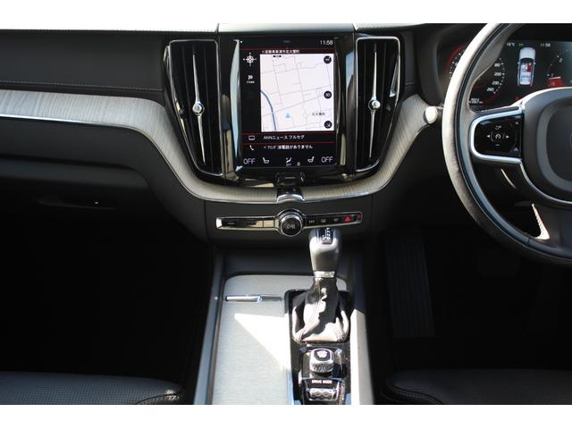ＸＣ６０ Ｄ４　ＡＷＤ　インスクリプション　ワンオーナー　サンルーフ　純正ナビ　アラウンドビューモニター　フルセグＴＶ　レザーＰシート　シートヒーター　エアコン　障害物センサー　ＡＣＣ　スマートキー　ＥＴＣ　電動リアゲート　純正ＡＷ（8枚目）