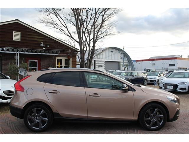 V40 クロスカントリー T5 AWD 4WD 純正ナビ バックカメラ フルセグTV レザーPシート シートヒーター 障害物センサー HID ETC ACC ブラインドスポットモニター 純正AW(2枚目)