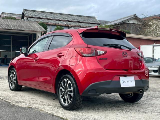 デミオ ＸＤツーリング　６ＡＴ／衝突軽減ブレーキ／セーフティパッケージ／ルーフスポイラー／純正ナビ／バックカメラ／フルセグＴＶ／前後ドラレコ／レーダー探知機（ＡＲ－４６ＬＡ）／シートヒーター／クルコン／Ｂｌｕｅｔｏｏｔｈ接続（8枚目）